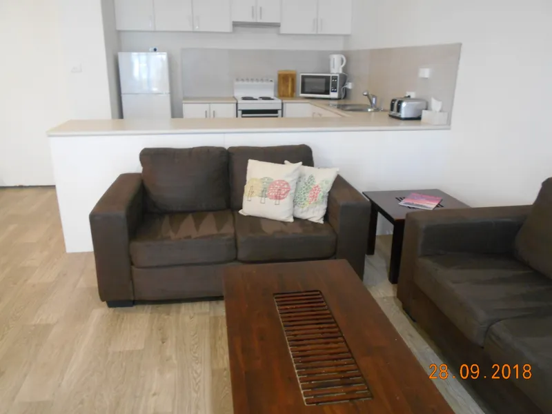 Spacious, Furnished two bedroom, two bathroom Apartment located in walking distance to Macrossan St.