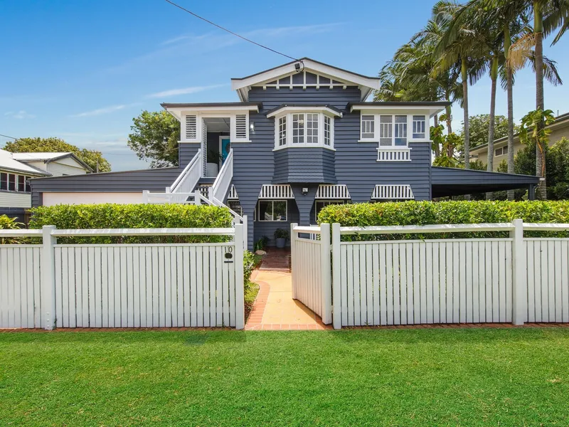 Renovated Queenslander on 810m2 block of land + within 10kms to CBD + dual living