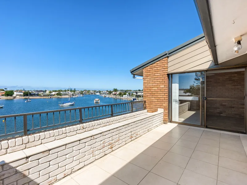 Newly Renovated 3 Bedroom Waterfront Apartment!