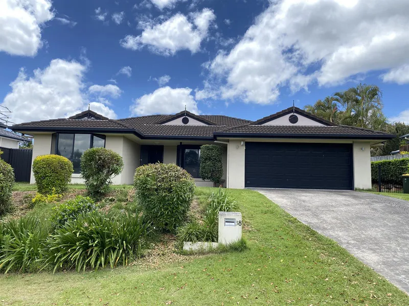 AVAILABLE NOW! Family Home in the Mansfield High Catchment!