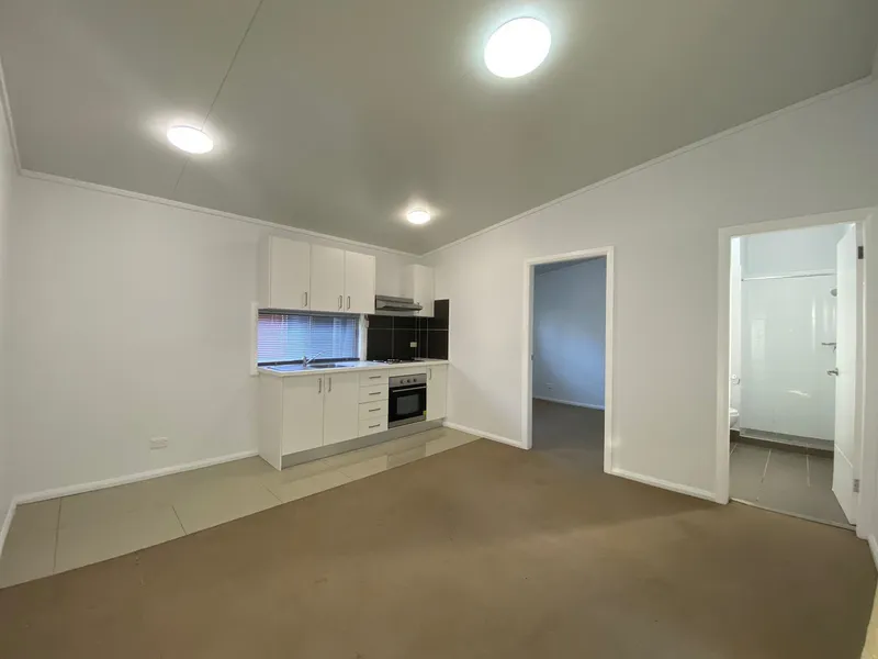 Modern 3 Bedroom Granny Flat + Water Included!