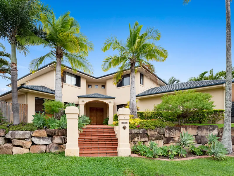 Large, versatile family home on a prized 752m2