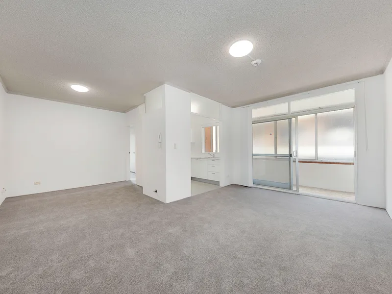 DEPOSIT TAKEN!! BEAUTIFUL SPACIOUS UNIT IN THE HEART OF RANDWICK!