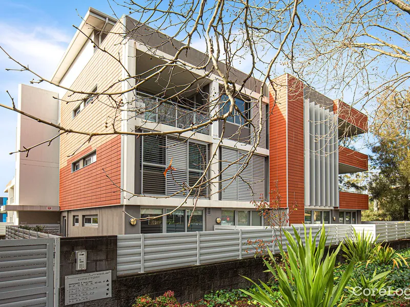 Sunny Two Bedroom Unit In Perfect Location