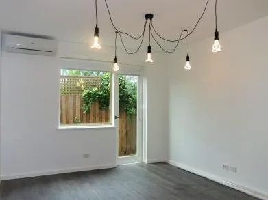 CHIC MODERN 2 BEDROOM REFURBISHED BEAUTY!