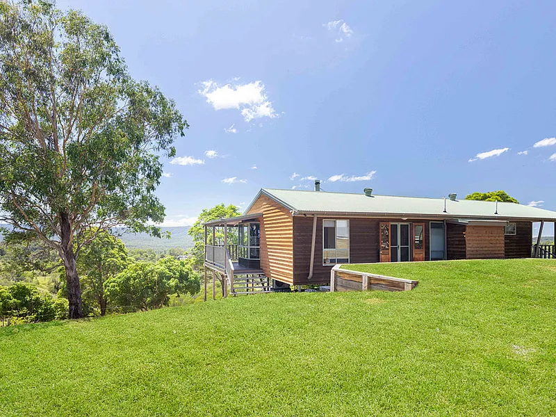 2 DWELLINGS WITH MAGNIFICENT VIEWS AND DUAL LIVING ON 14 ACRES.