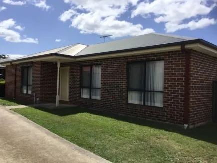 3 bedroom unit in Riddells Creek!