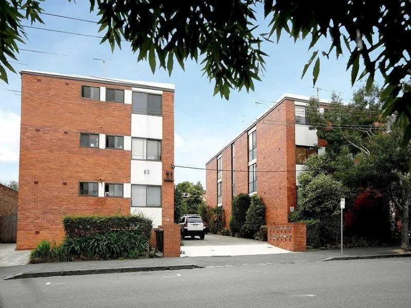 One Bedroom Apartment on the hill