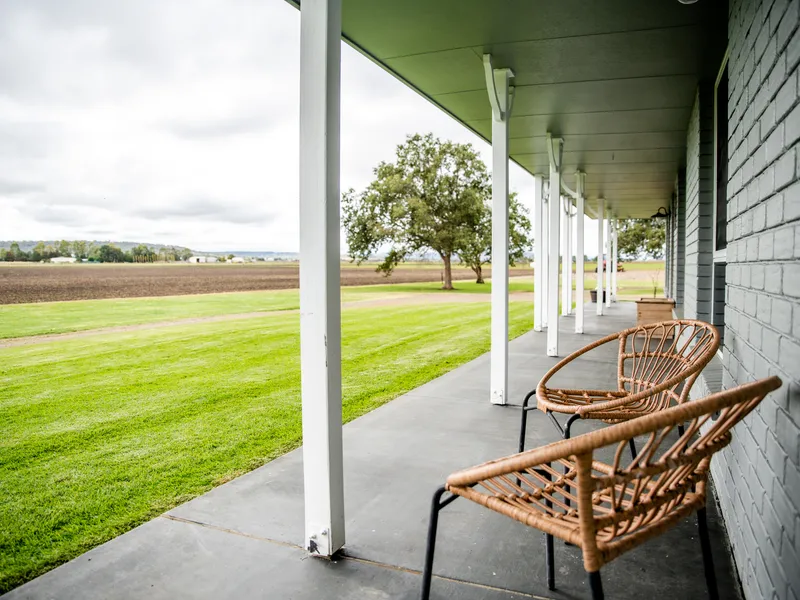 'Calinda Downs' - Lifestyle plus Income on the edge of Allora! Renovated Homestead on 40 acres of prime land!