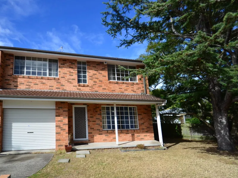 TOWNHOUSE in HANDY LOCATION