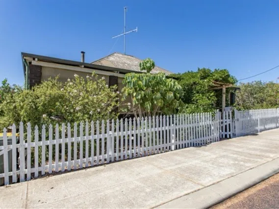 Delightful Toodyay Townsite Character Home 45 minutes Midland