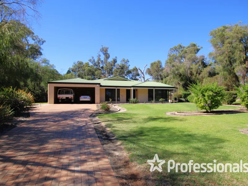 AMAZING FAMILY HOME IN LESCHENAULT