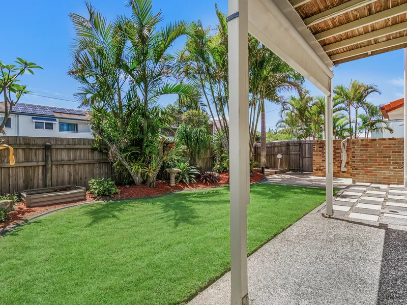 THREE BEDROOM TOWNHOUSE IN THE HEART OF PALM BEACH