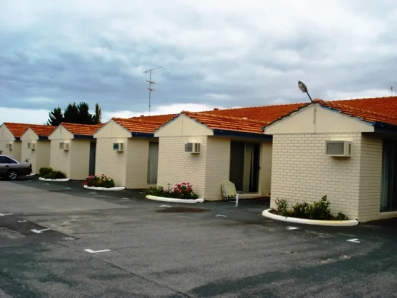 CONVENIENTLY LOCATED CENTRAL UNIT 