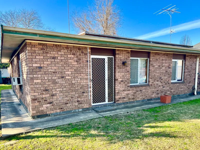 Beautiful 2 Bedroom, 1 Bathroom Unit with a Brand-New Kitchen!