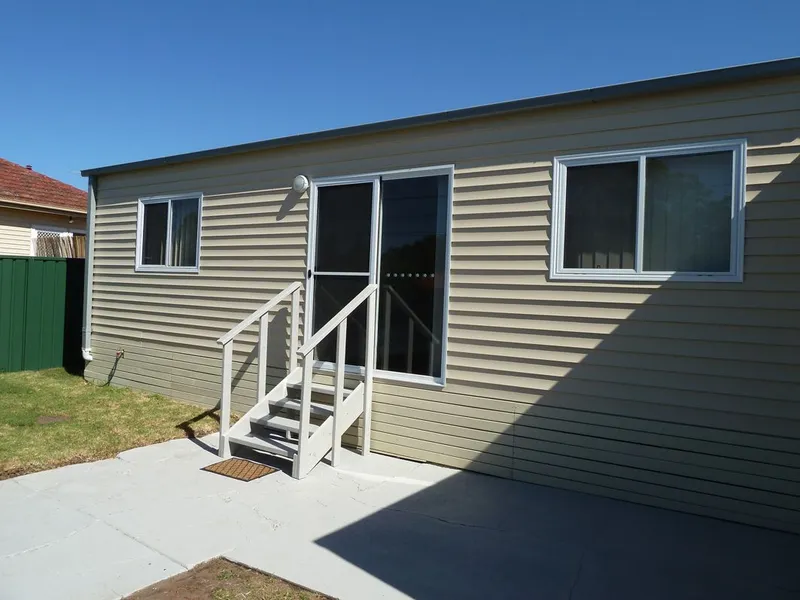 MODERN 2 BEDROOM HOME IN GREAT LOCATION!