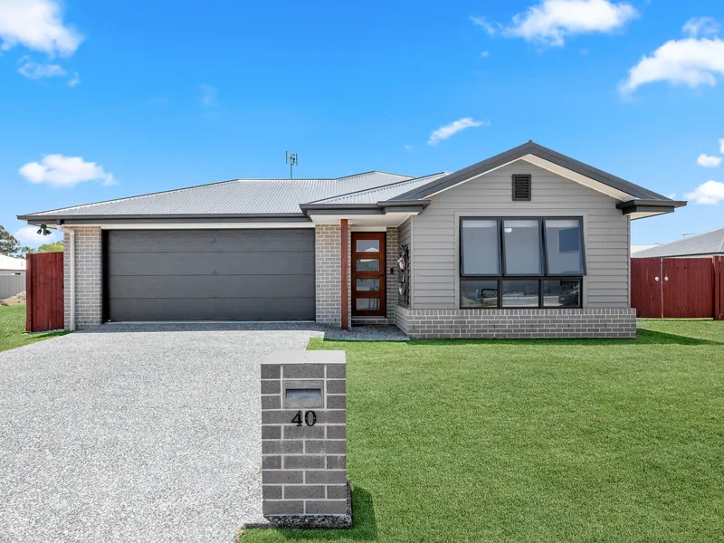 Contemporary 3-Bedroom Home in Eli Waters, QLD - Your Modern Oasis Awaits