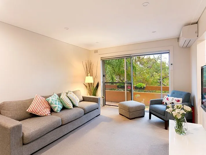 Modern Top Floor Apartment