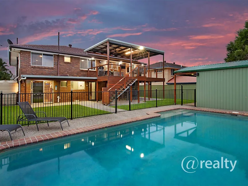 FLAWLESS & MASSIVE 387m2 ENTERTAINER’S PARADISE! POOL + LARGE DECK + WORKSHOP SHED + EASY SIDE ACCESS!