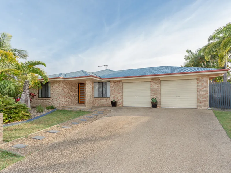 Large family home in Royal Sands Estate!