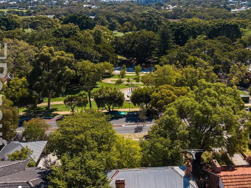 ELEVATED 819sqm SUBDIVISIBLE BLOCK, WITH PARK VIEWS!