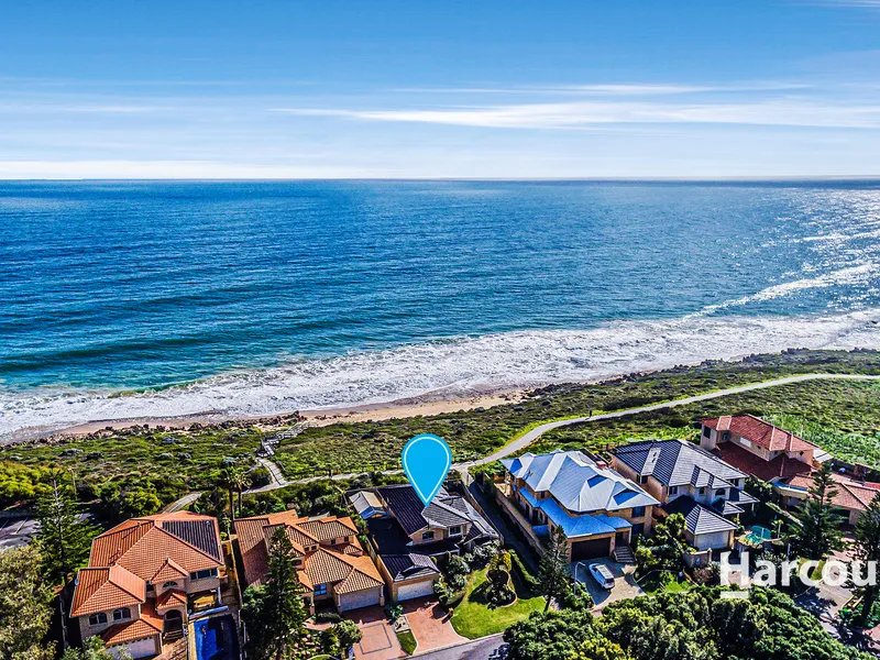 Stunning Ocean Front 2 Storey Residence in Exclusive Location!