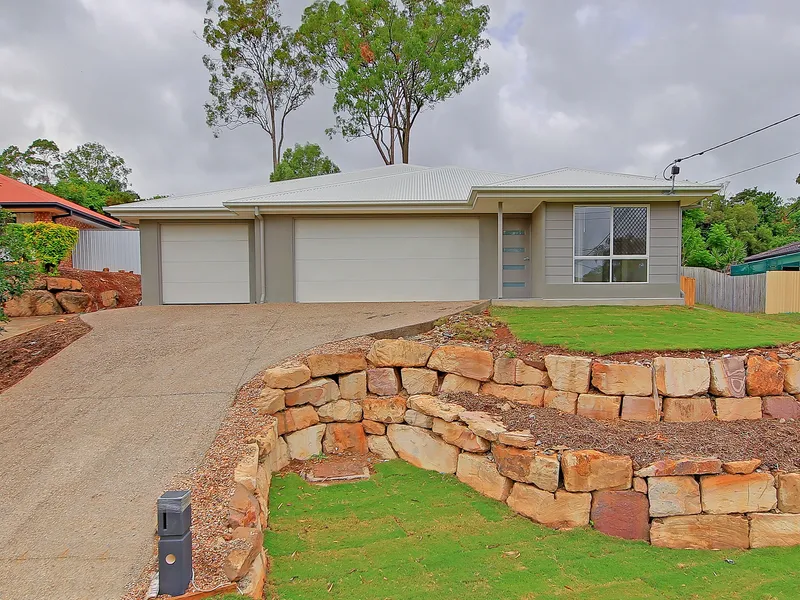 Unlock Potential: A Dual-Key Residence Awaits at 19 Avonmore Street, Edens Landing