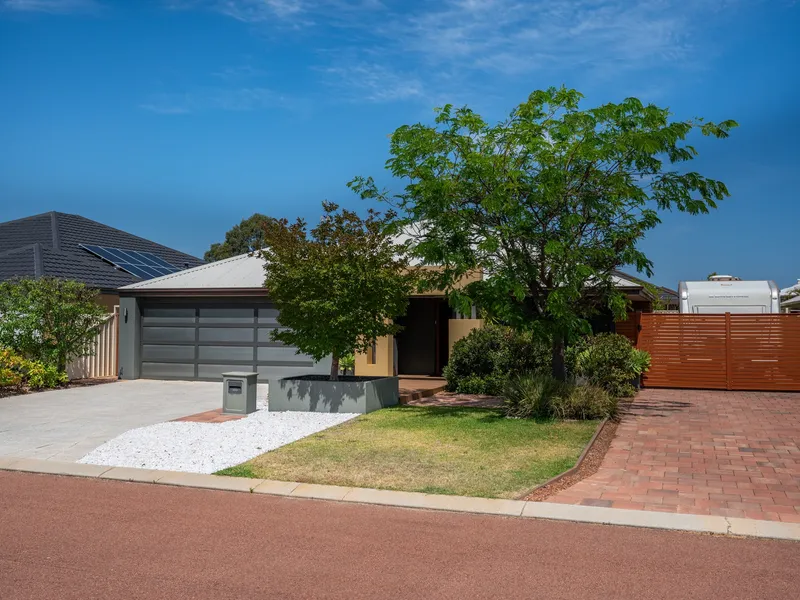 Exquisite Family Haven With Huge Side Access