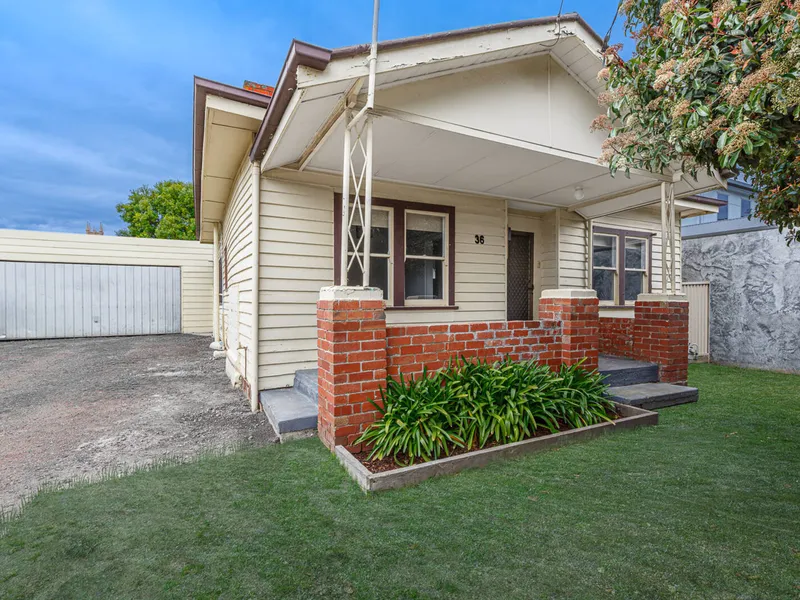 Huge Potential Renovator Walking Distance To Ballarat CBD!