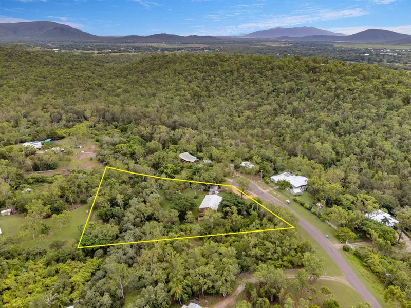 Oasis Acreage Living In Alligator Creek - Snap It Up !