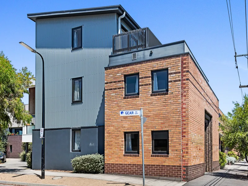 Spacious Three Bedroom at Brunswick East for Lease!