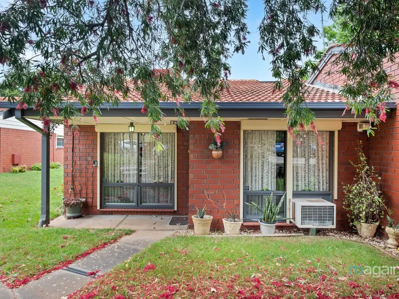 Immaculate unit in a leafy setting.