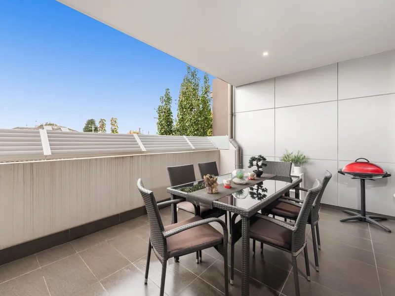 CENTRAL LOCATION CLOSE TO WESTFIELD, SCHOOLS AND TRANSPORT