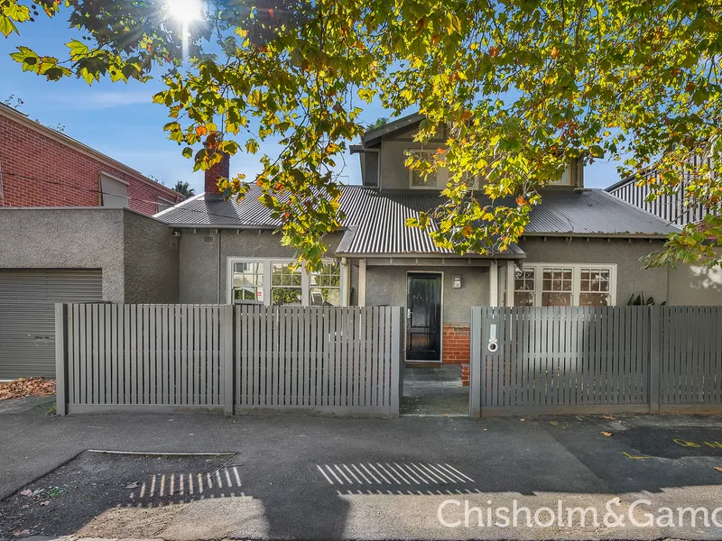 An Irresistible Heartwarmer with Main Bedroom Versatility