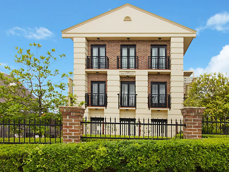 Spacious Three Bedroom Apartment- Right In The Heart of Beecroft!