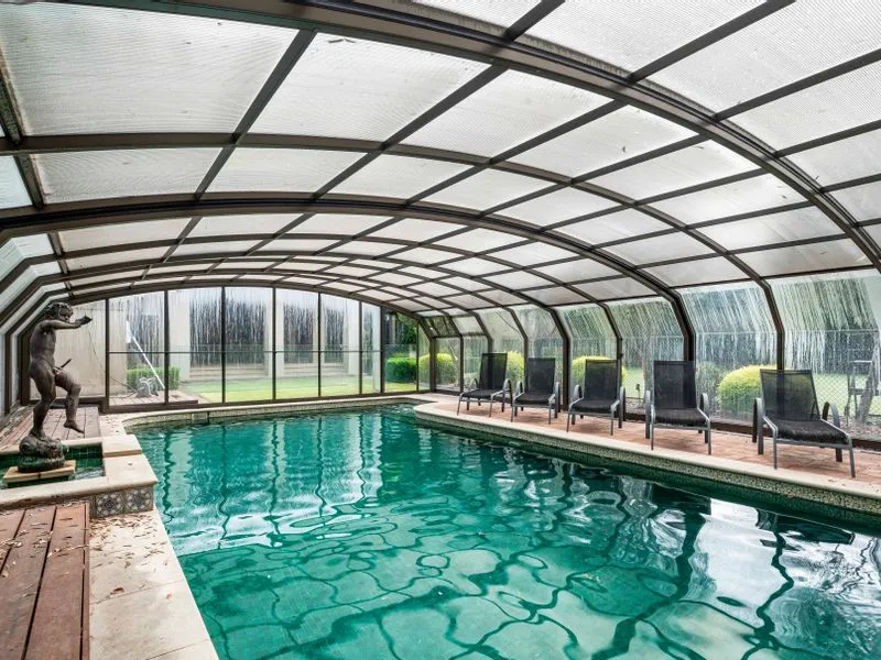 STUNNING FAMILY RESIDENCE!