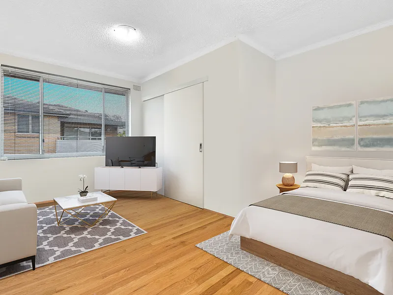 Ultra Convenient Locale | City Bus at Door | Move Right In