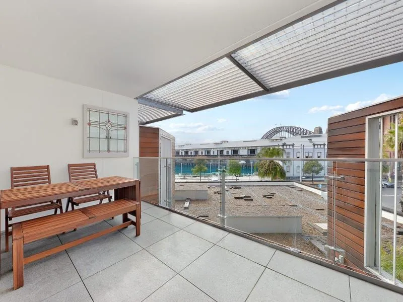 Fully Furnished Gem with Harbour Bridge Views