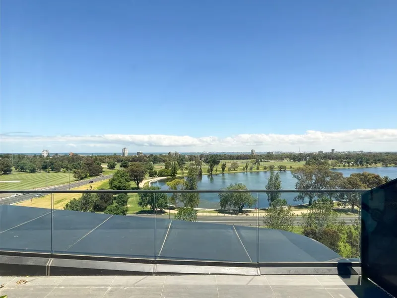 Enjoy the best of Melbourne and water views !
