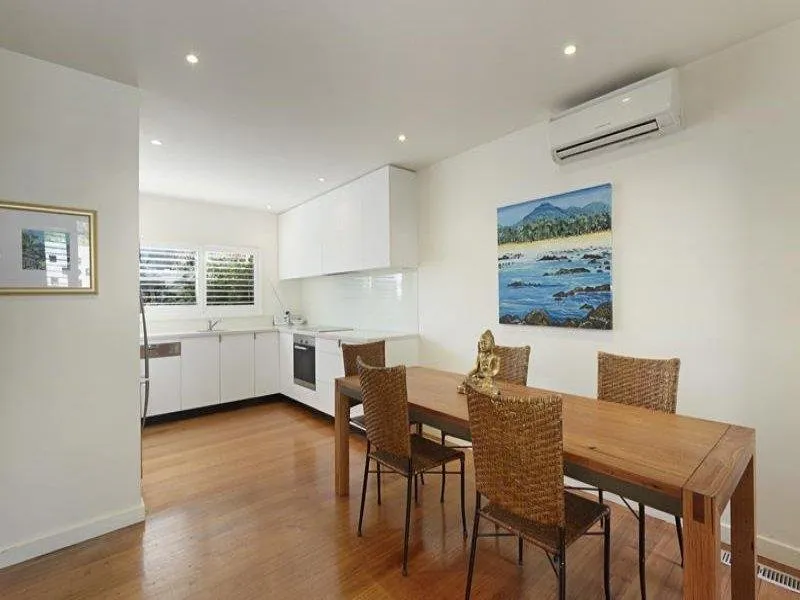 RETRO STYLE & BEACHFRONT LOCATION