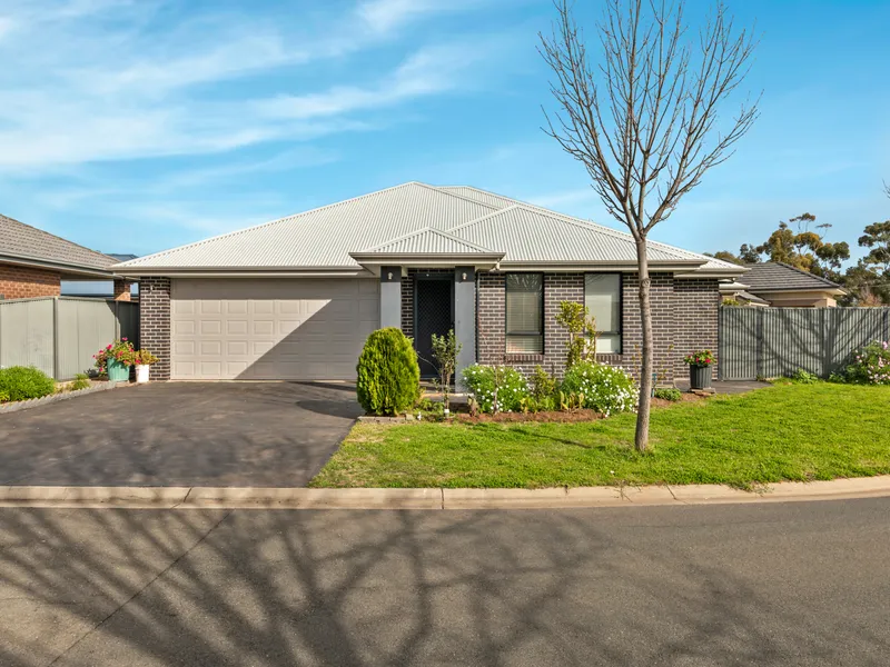 EXQUISITE 4 BEDROOM FAMILY HOME IN BLAKES CROSSING