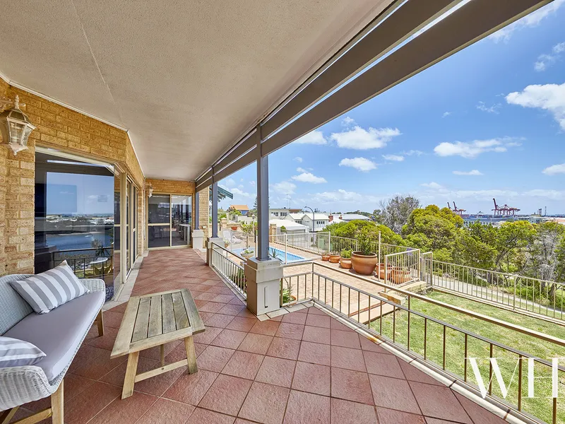 Amazing views from contemporary clifftop home