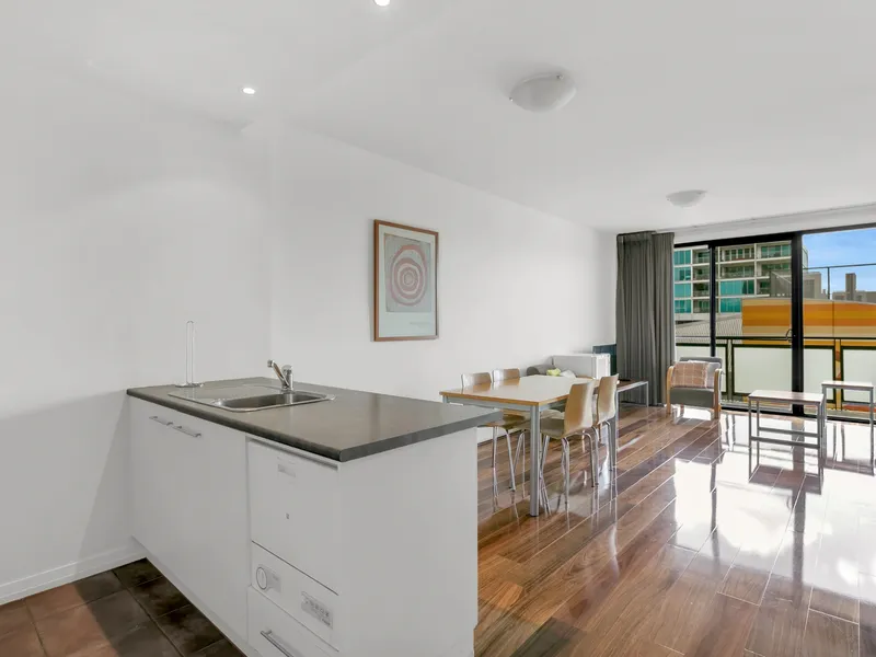 Beautiful Boutique 2-Bedroom Apartment On Rundle St