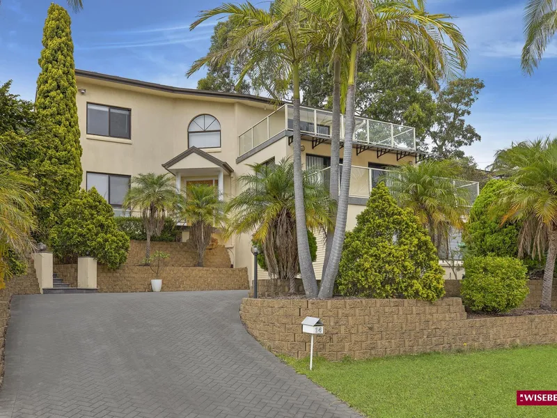 Spacious Family Home with Expansive Area Views!