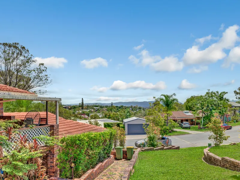 INNER-CITY GOLD COAST, ASHMORE LAND !!! BUILD YOUR DREAM HOME ... LARGE 938m2 BLOCK ... QUIET STREET ... ELEVATED POSITION WITH HINTERLAND VIEWS !!!