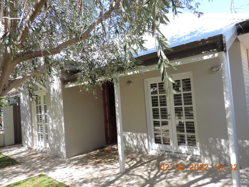 *** NEAR CHARLIES, SHENTON COLLEGE, UWA ***