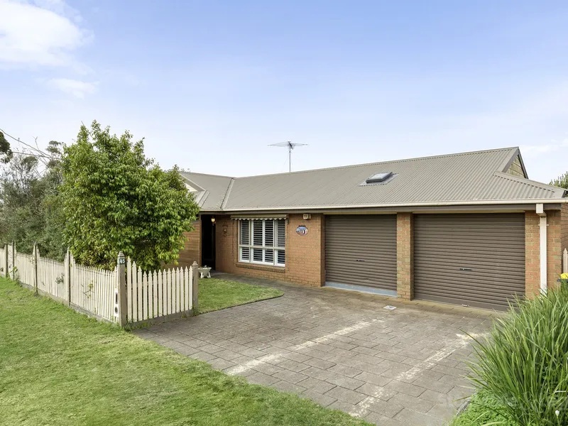 IMMACULATE HOME CLOSE TO TOWN CENTRE!