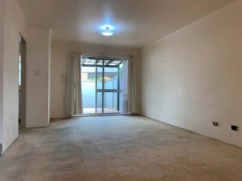 WELL PRESENTED 3 BEDROOM TOWNHOUSE