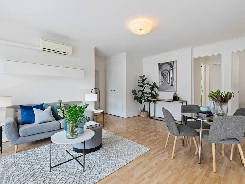 Lifestyle gem walking distance to Albert Park Lake