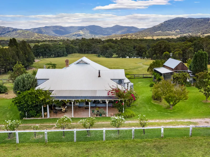 Dreams Are Made Of This. 'Runnymeade' - A delightful farmhouse with additional studio accommodation, set amidst spectacular rural surrounds.